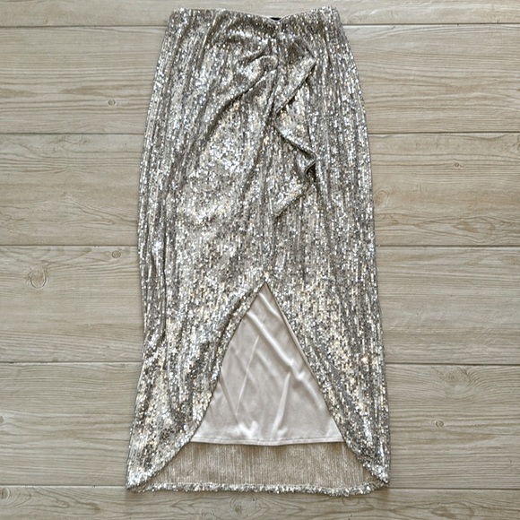 Express Gold Sequin Midi Skirt With Ruffle Detail and Slit XS - Picture 3 of 6